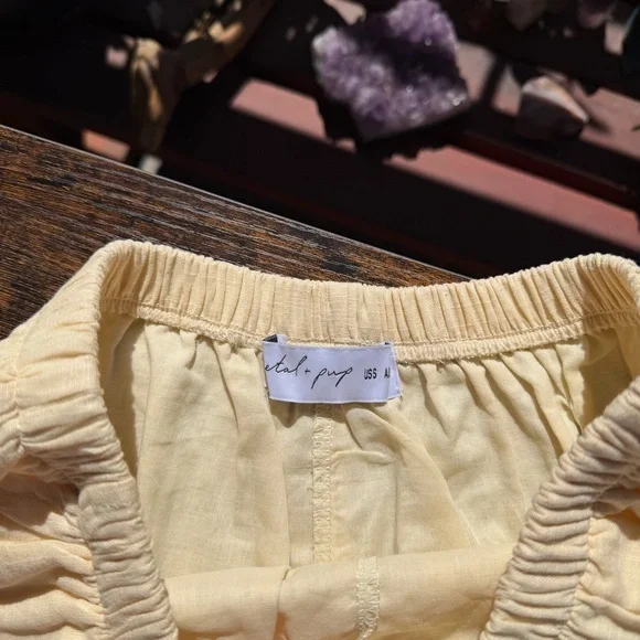 Petal + Pup Linen Shorts - Picture 2 of 3